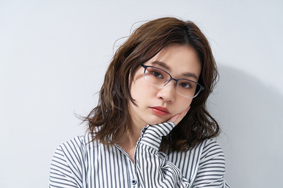 日常使いにおすすめのウェリントンフレーム/STANDARD（ZA241003-78A1