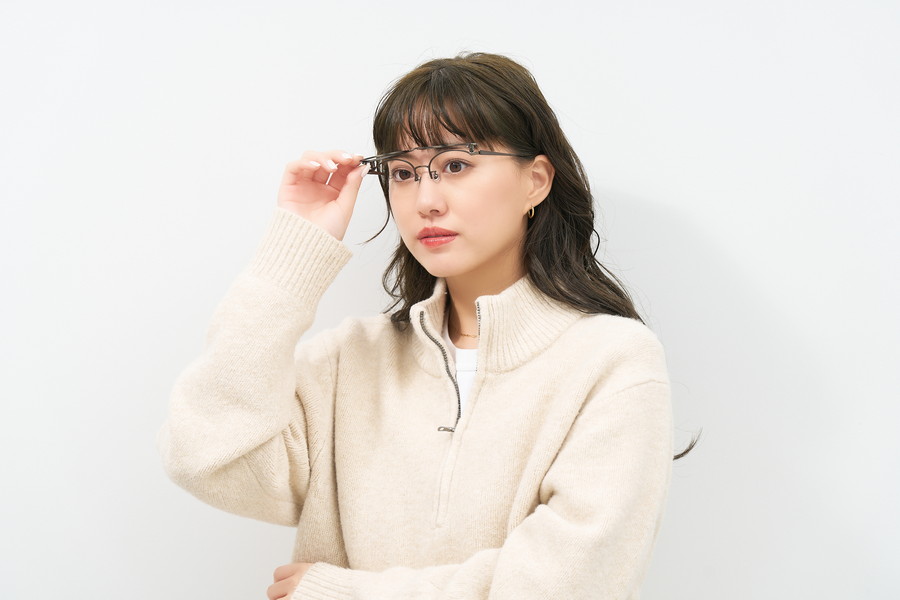 顔馴染み良い、ボストン型FLIP UP(跳ね上げ式)メガネ（ZF242014-64F1