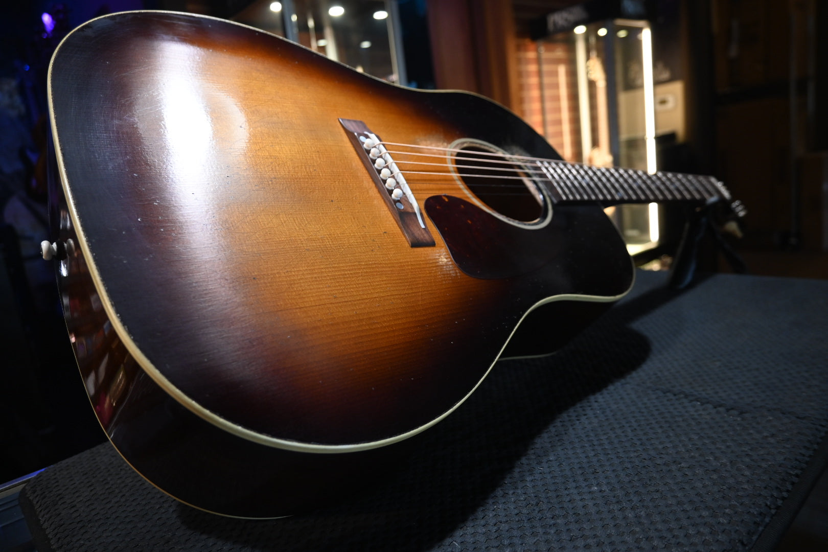 Gibson Custom Shop 1942 Banner J-45 Heavy Aged Vintage Sunburst