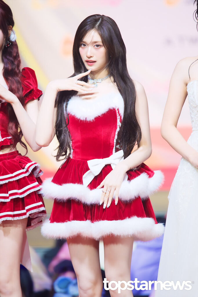 IVE、「2025 SBS歌謡大典」に出席！(PHOTO12枚) - DANMEE ダンミ