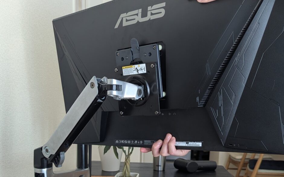 エルゴトロンLXのモニターの取り外しを簡単にした【クイックリリース