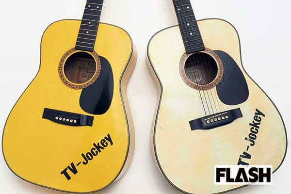 昭和郷愁館】『TVジョッキー』ゆかりの品 “白いギター” とレコード