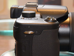 パナソニック、1,010万画素になった光学12倍ズーム「LUMIX DMC-FZ50」