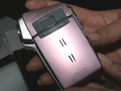 三洋電機、手ブレ補正を備えた「Xacti DMX-CG6」