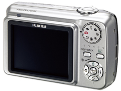 富士フイルム、光学4倍ズームの900万画素機「FinePix A900」