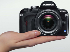 オリンパス、世界最小・最軽量のデジタル一眼「E-410」