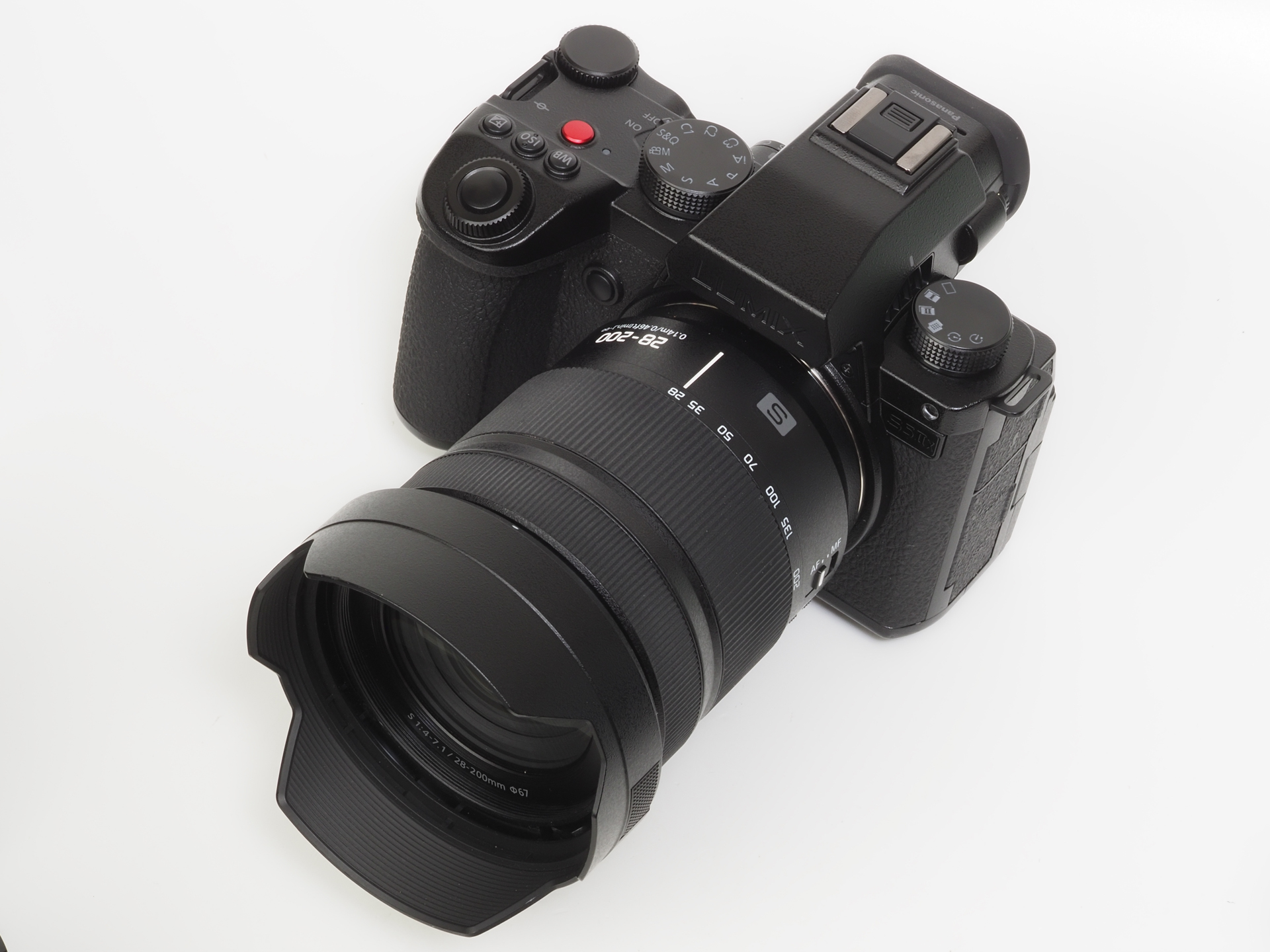 赤城耕一の「アカギカメラ」 第94回：最新の「LUMIX S 28-200mm F4-7.1