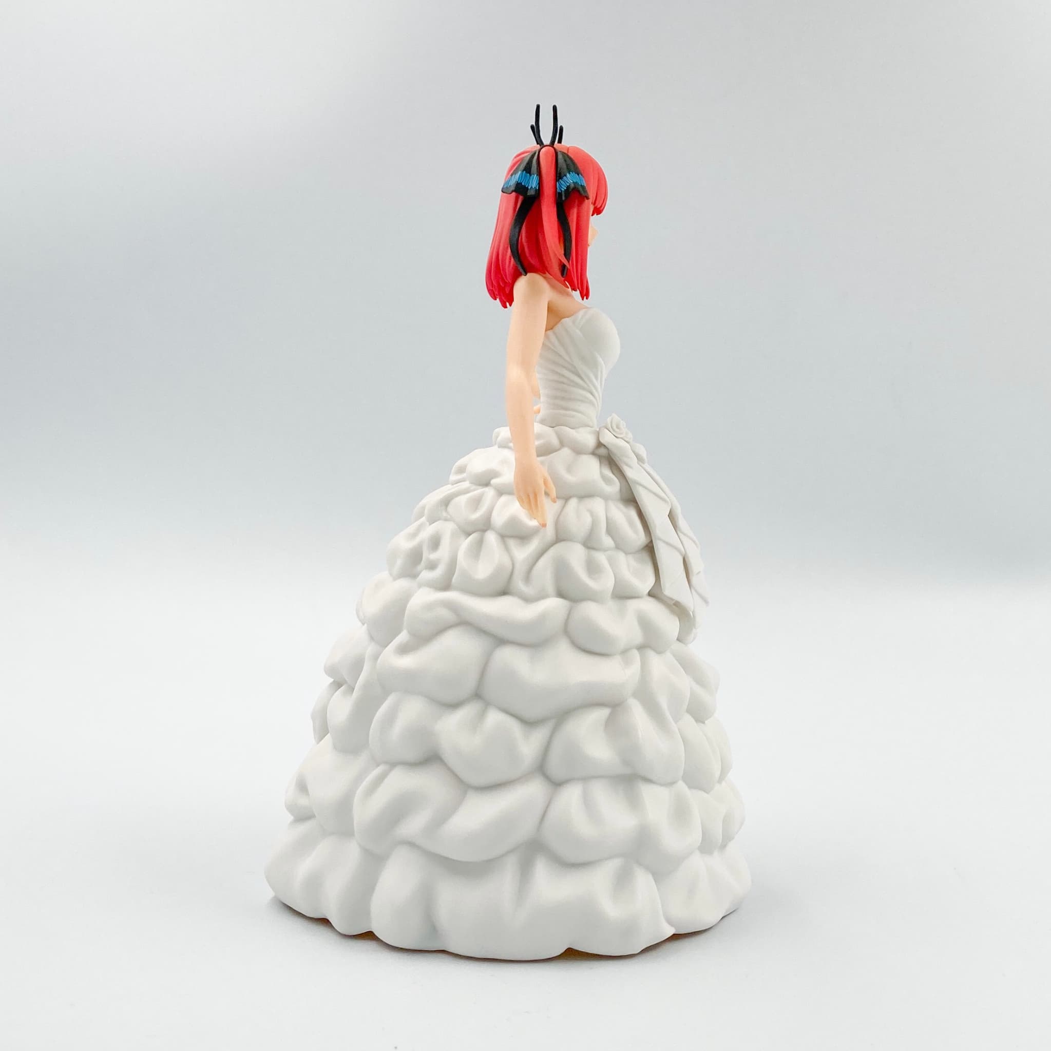 五等分の花嫁∬からウェディングドレスの中野二乃が登場｜オンライン