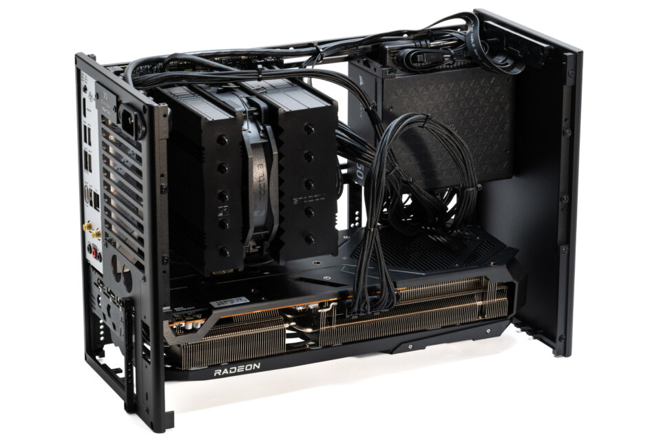 NCASE M2で組む小型ゲーミングPC｜ビルド編 | でこにく