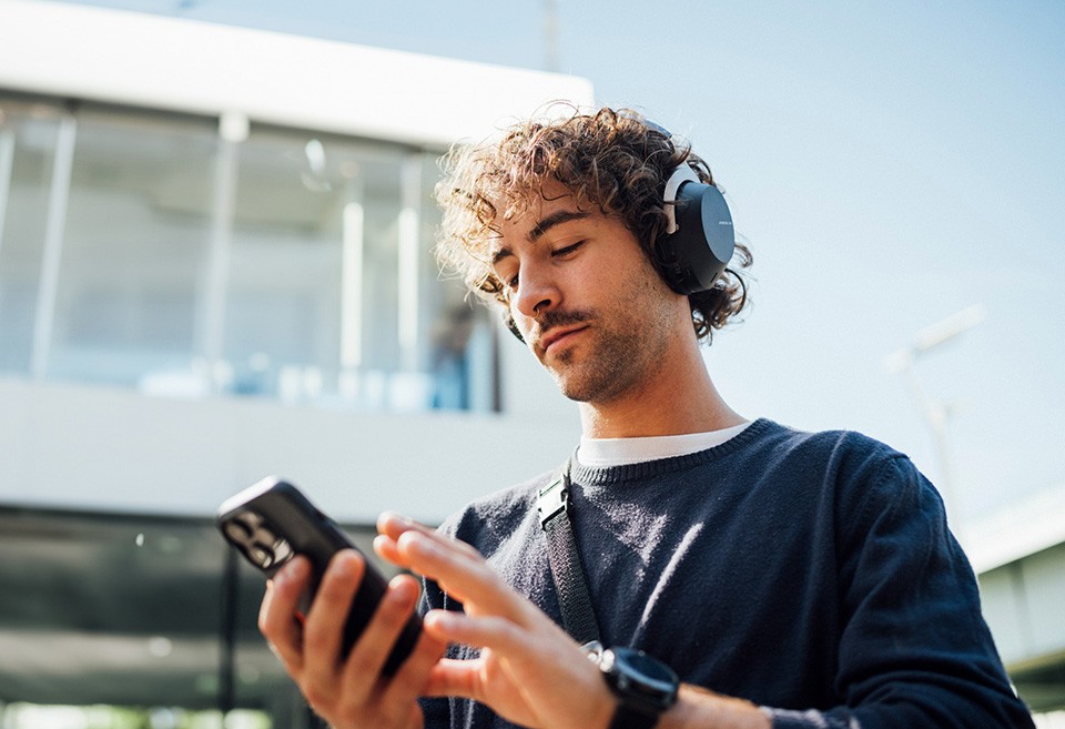 AVENTHO 300: Wireless over-ear headphones with ANC | beyerdynamic