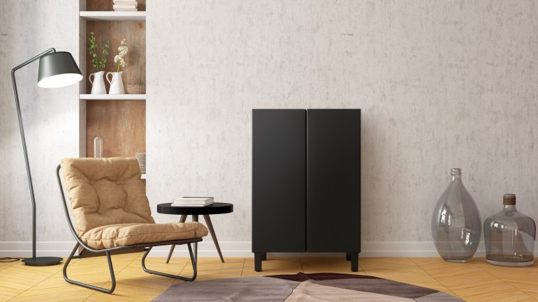 マットブラックがクールな家具調デザインを採用したアクアの2ドア