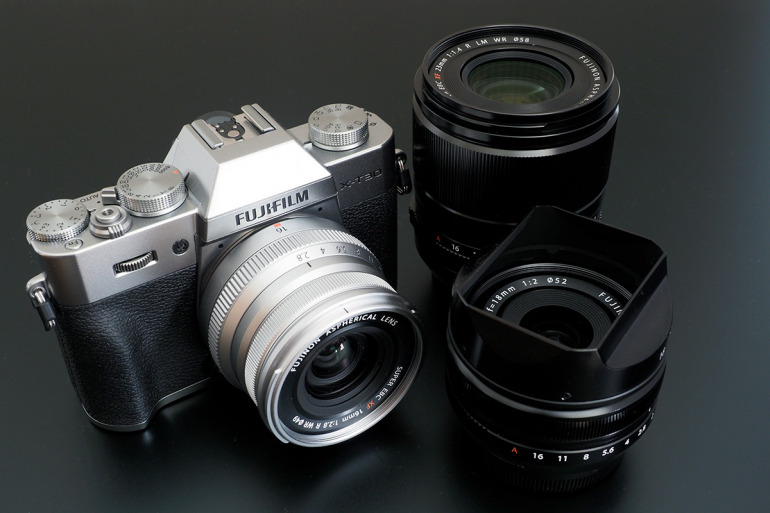 富士フイルムのミラーレスの入門機「X-T30II」と単焦点レンズ
