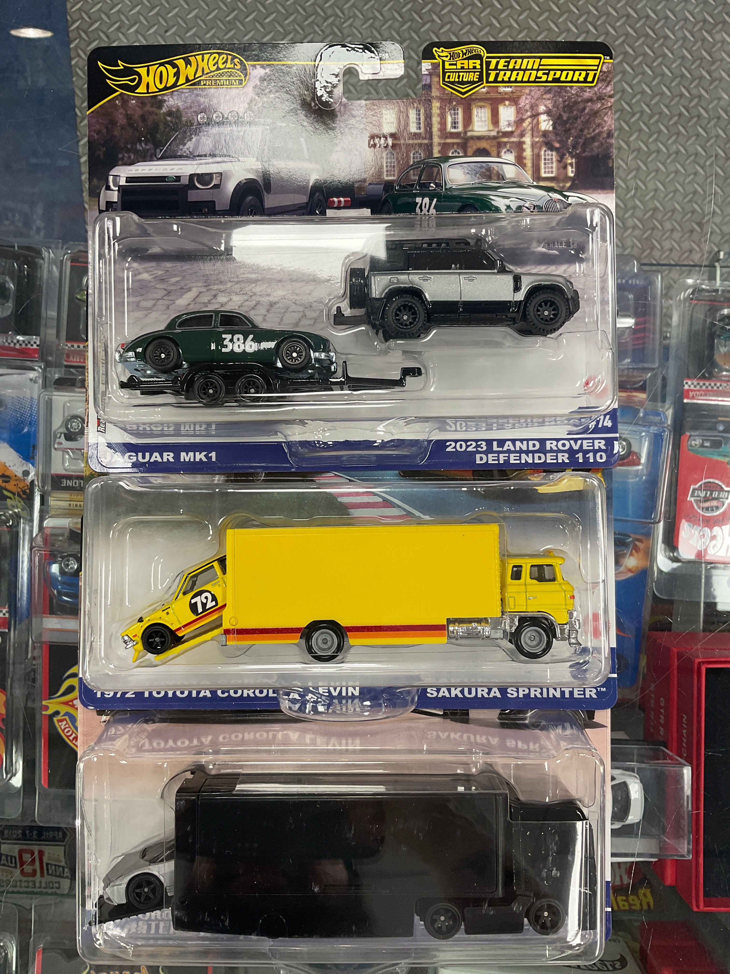 Hot wheels Team Transport set E Lamborghini,Jaguar,and Toyota