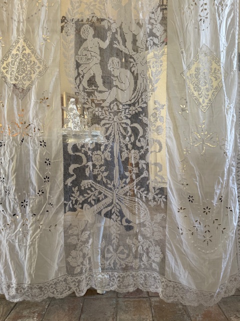 極めて美しいカーテン | フランスアンティークショップディフェランス