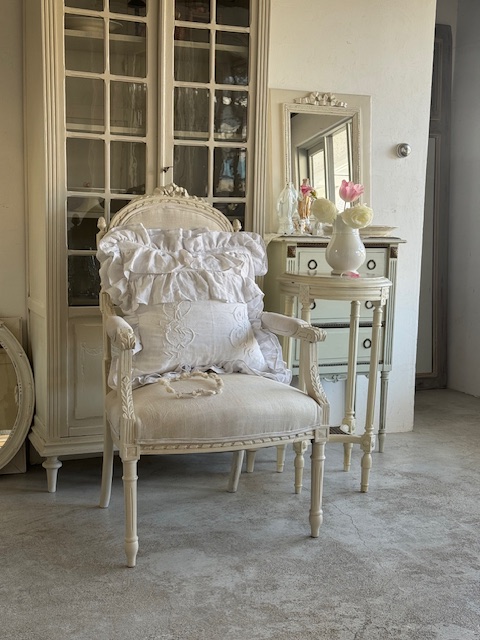 リボン装飾アームチェア | フランスアンティークショップディフェランス