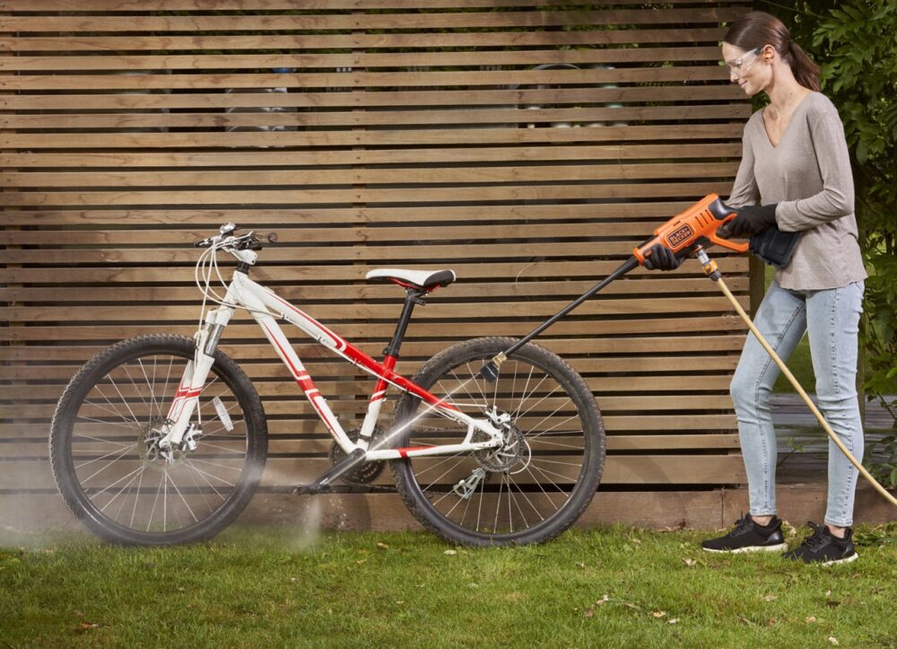 いつでもどこでも高圧の水をぶっ放せる！ BLACK+DECKERの高圧ハンディ