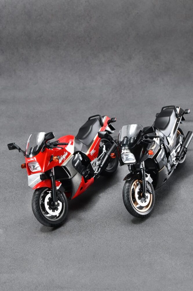 アオシマの完成品バイクシリーズ。超精密な12分の1スケールの初代