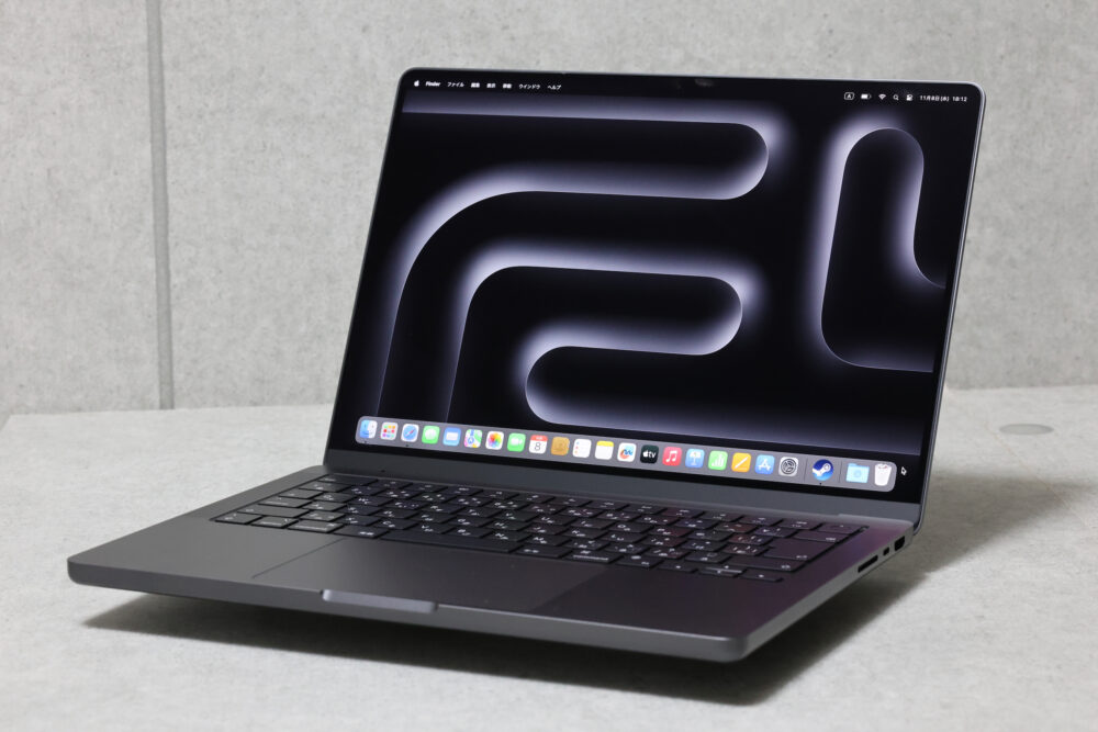 黒い最強モデル。105万6800円のMacBook Pro 14インチ（M3 Max）を試す