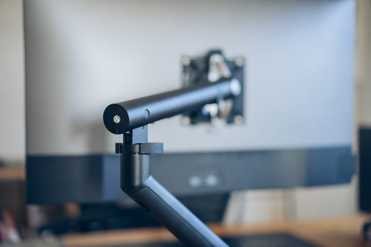 世界一美しいモニターアーム！ハーマンミラー・Flo Monitor Arm