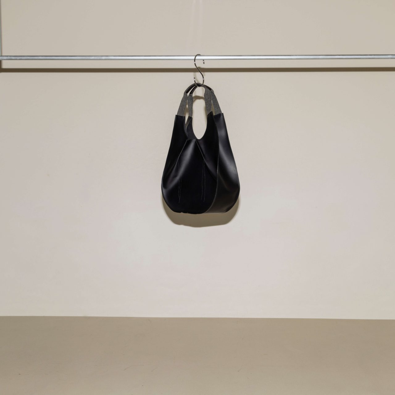 Rich I (ﾘｯﾁ ｱｲ) / CIRCLE [LEATHER BAG] – BLACK | disarm | no