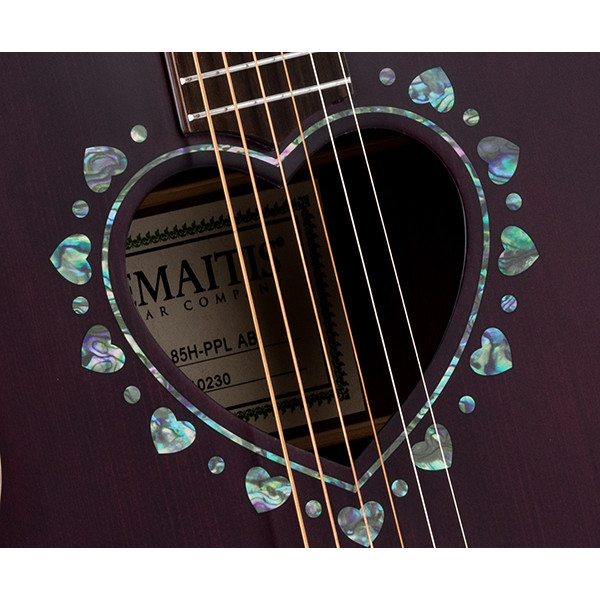 ZEMAITIS（ゼマイティス）から ハート型サウンドホールのエレアコ