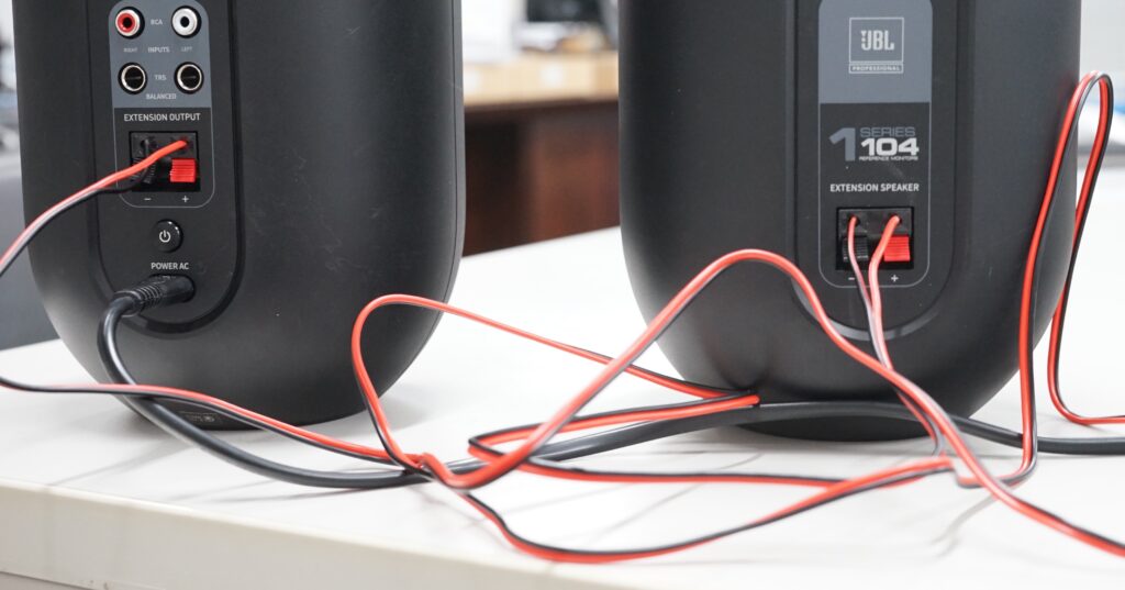 それは沼か？オカルトか？ JBLのベストセラーモニター 104用スピーカー