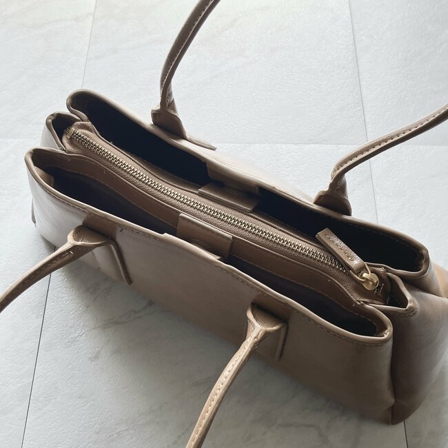 ZARAセール品》コンパクトなのに収納力すごっ！6590円→3950円の「高