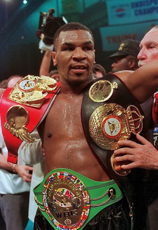 戦慄のKO劇でついにタイトル獲得！史上最年少世界ヘビー級