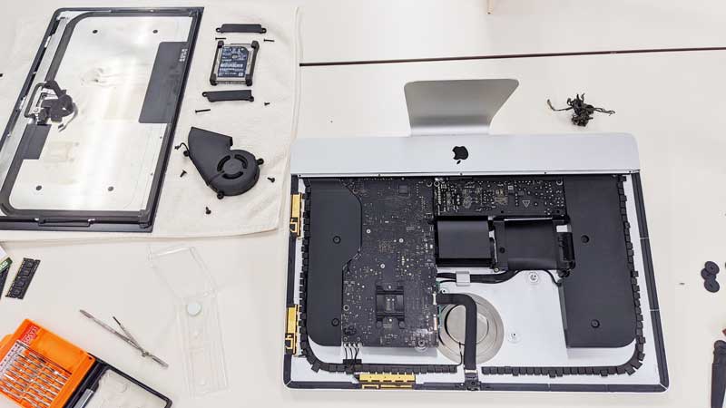 iMac（21.5-inch, Late 2013, A1418）のハードディスクとメモリ交換と