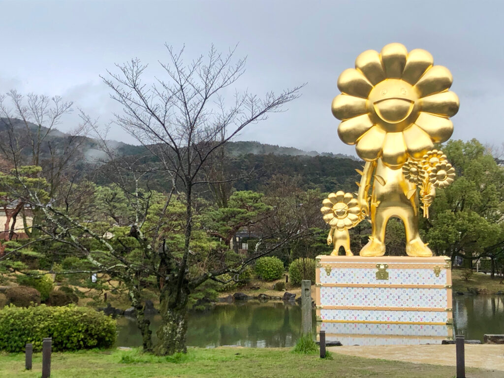 京都市左京区】京都市京セラ美術館の日本庭園に村上隆とルイ·ヴィトン