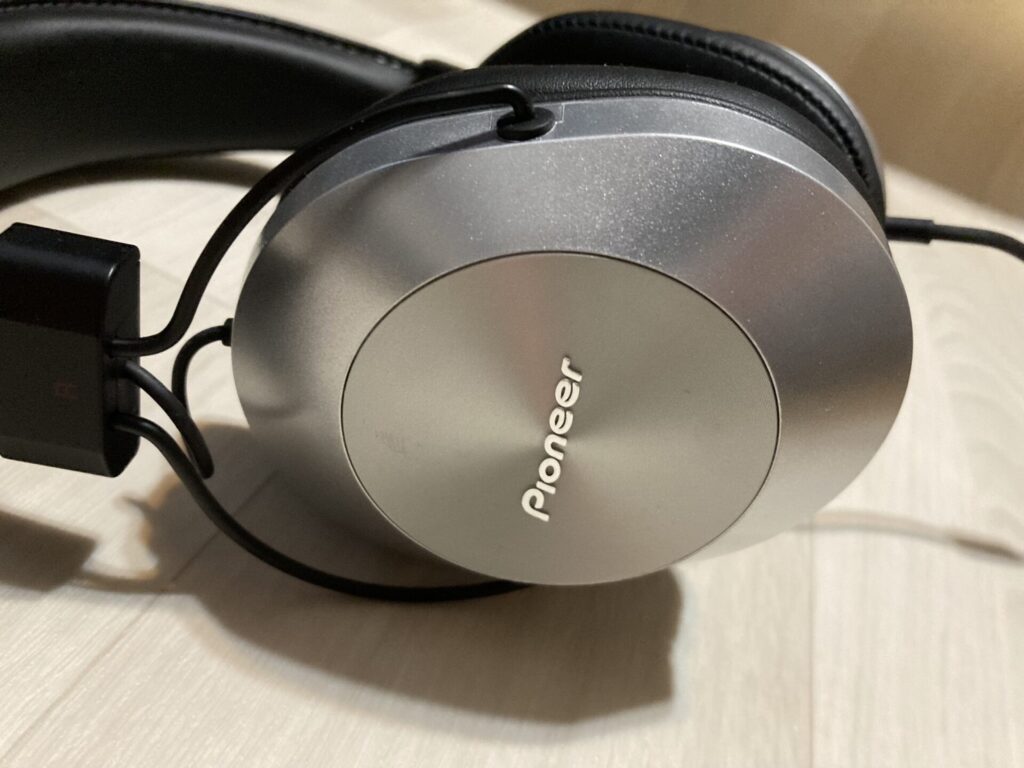 Pioneer SE-MS5T-T ブラウンヘッドホン パイオニア、レトロモダンな