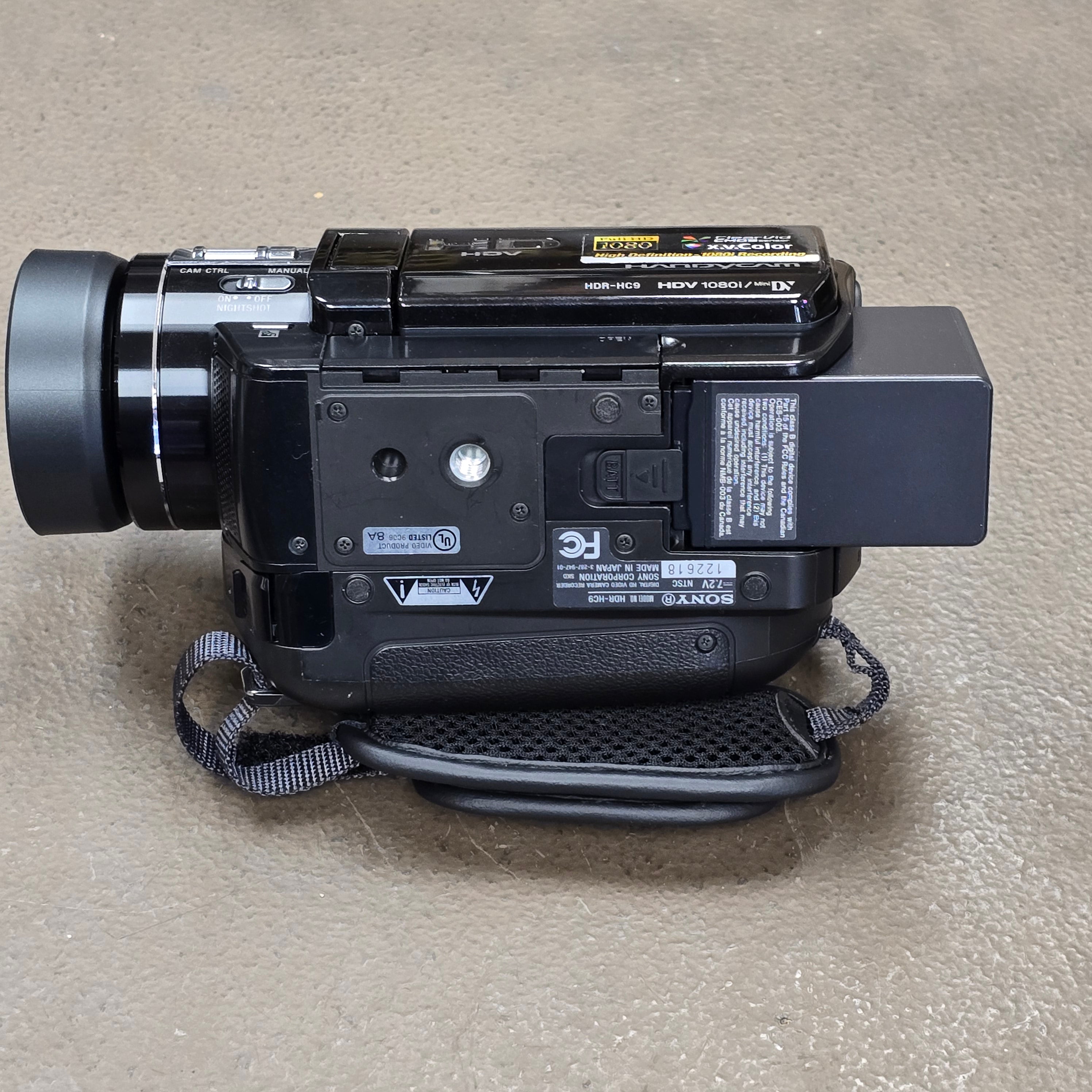 Sony HDR-HC9 HDV Mini DV 1080i Camcorder Package (NTSC) S# 122618