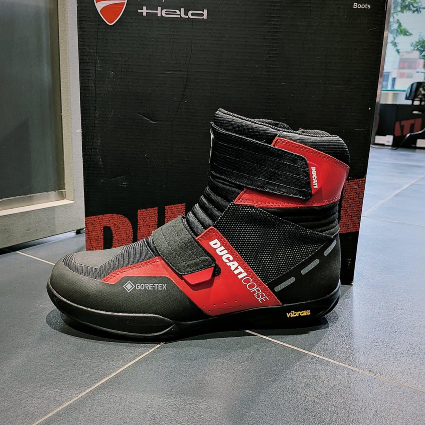 Ducati Lifestyle Tokyo / DLT