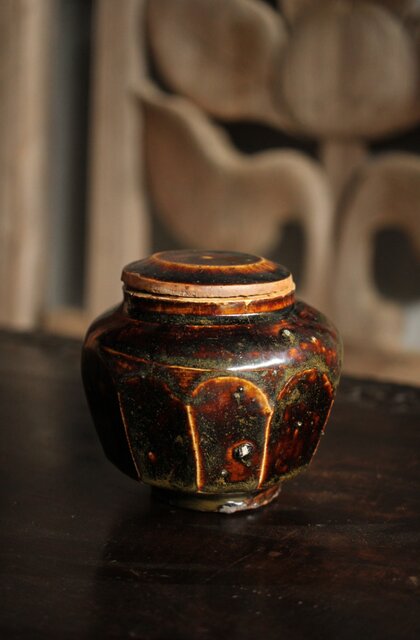 朝鮮李朝 飴釉蓋付面取壺 P523｜骨董店 のびる 古美術 骨董 和風建具