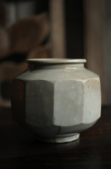 朝鮮李朝 白磁面取壺 P522｜骨董店 のびる 古美術 骨董 和風建具 蔵戸