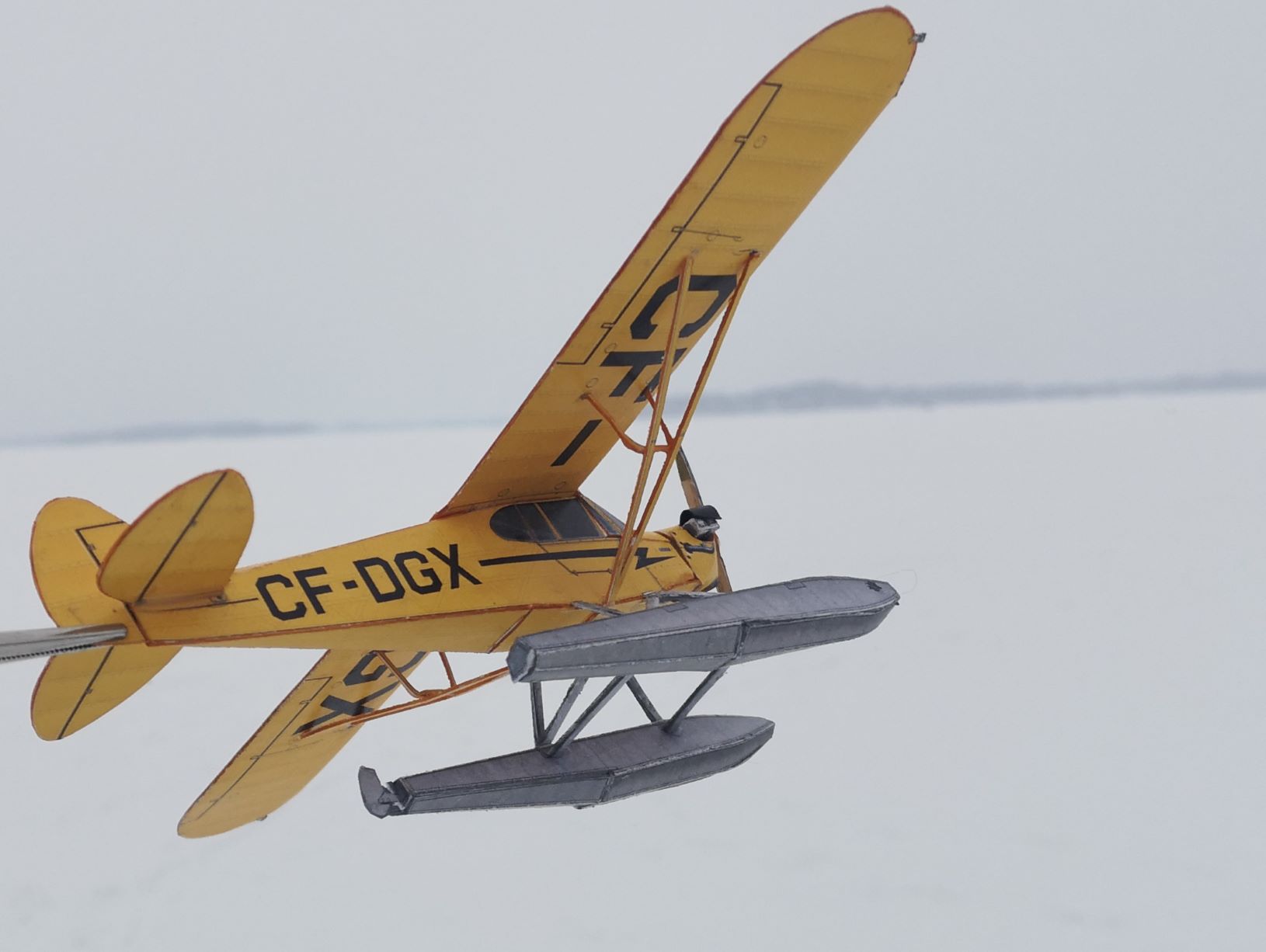 テトラPiper J3 Cub (PJ-400E) 電動スケールモデル 未組立 テトラ