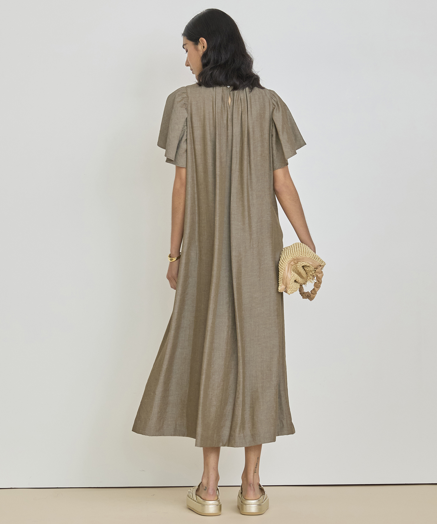 ナチュラルシャンブレーギャザーワンピース ｜ハウス オブ ロータス