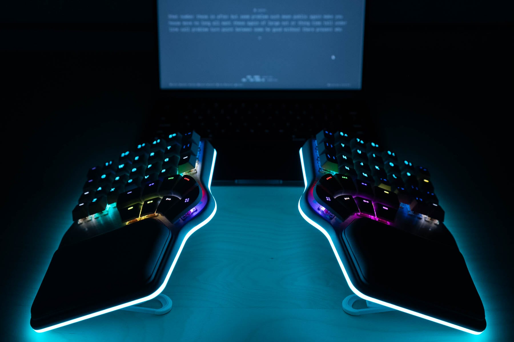 左右分割・オーソリニア・テンティング内蔵！全部入りエルゴキーボード