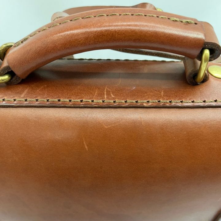 HERZ リュック レザー 長方形 ブラウン - 中古 - なんでもリサイクル