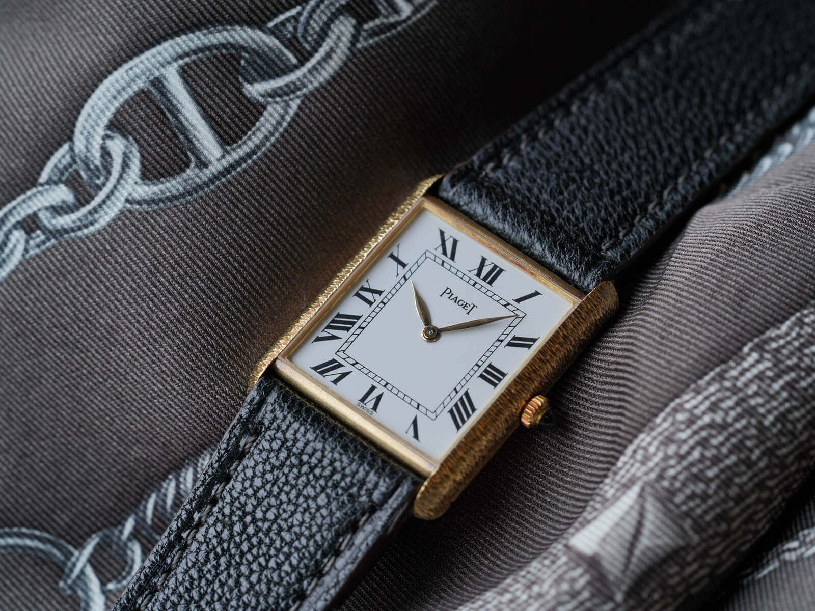 ピアジェ/タンク/レクタンギュラー/ホワイトローマンダイヤル/バーク