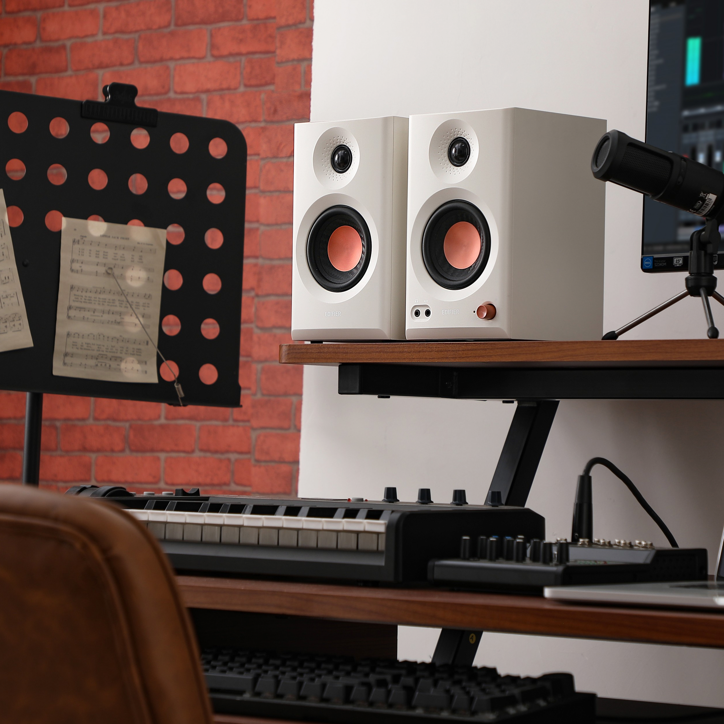 MR3 Powered Studio Monitor Speakers – Edifier USA