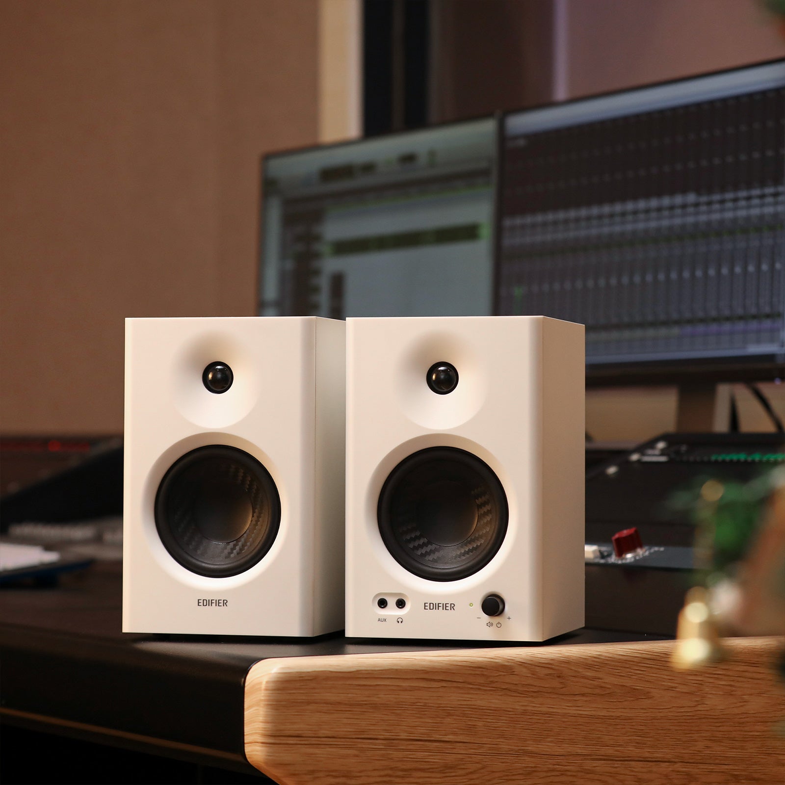 MR4 Powered Studio Monitor – Edifier USA