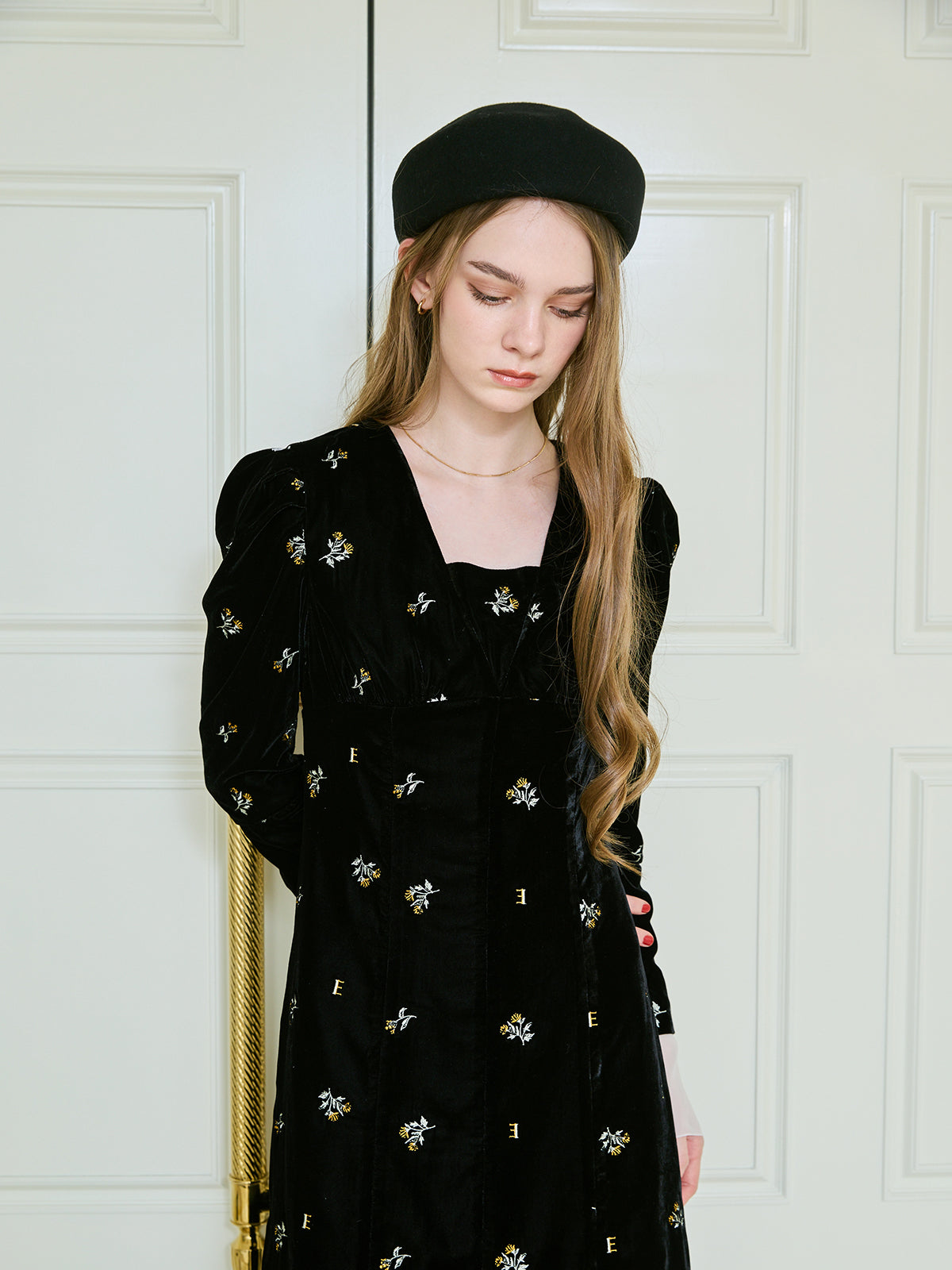 フワラーモチーフベルベットレースカラーワンピース