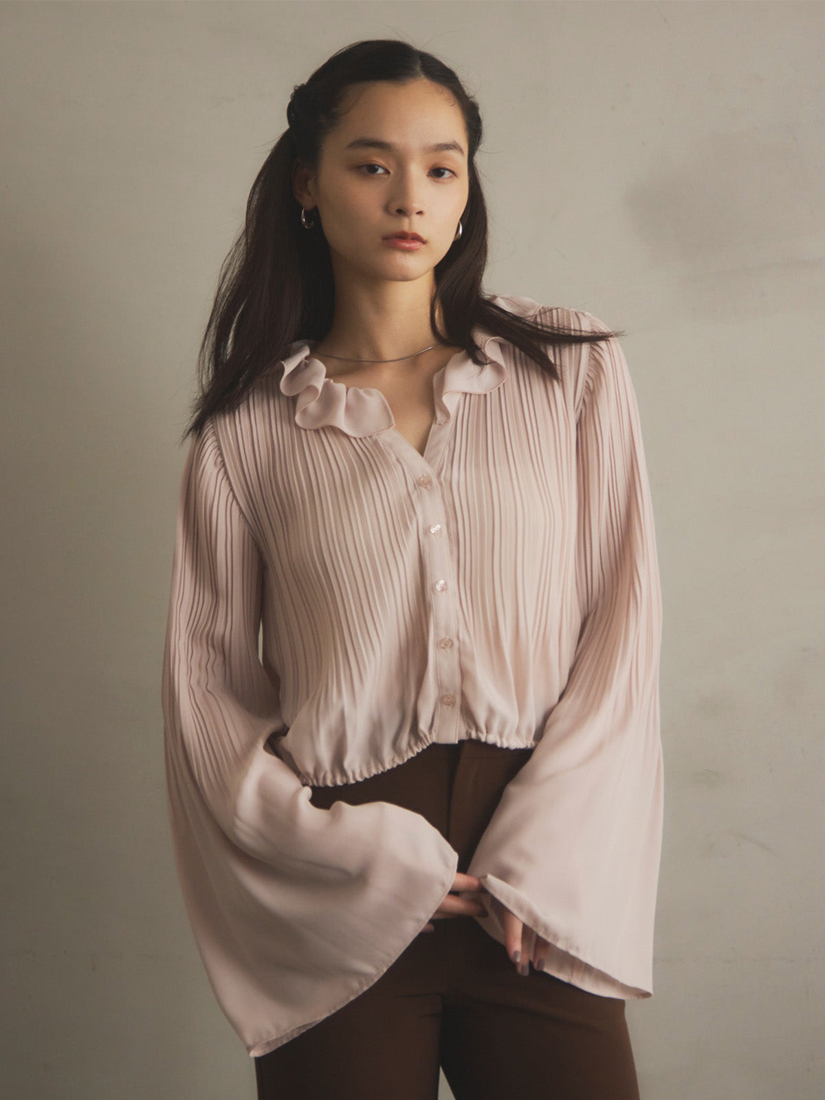 フレアスリーブプリーツブラウス