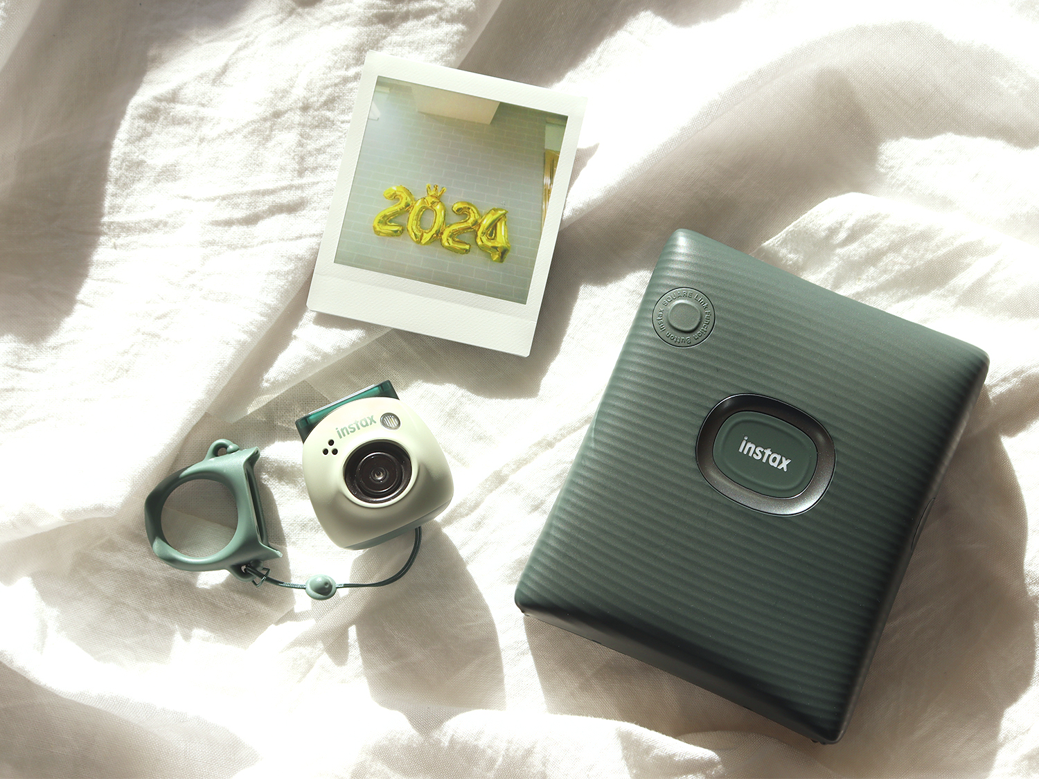 新感覚！手のひらサイズのチェキカメラ「INSTAX Pal(インスタックス