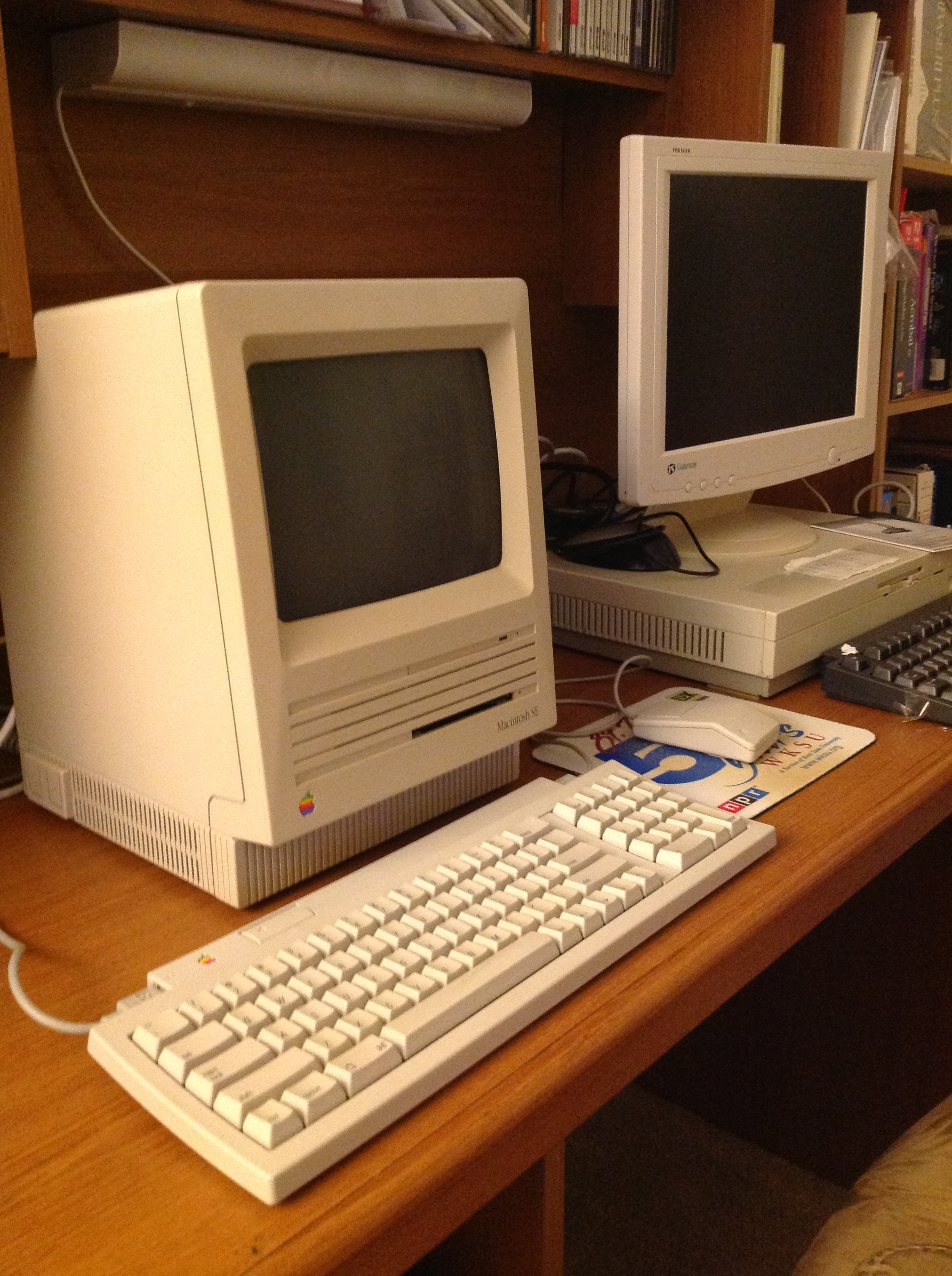 Apple Macintosh SE | Electric Thrift