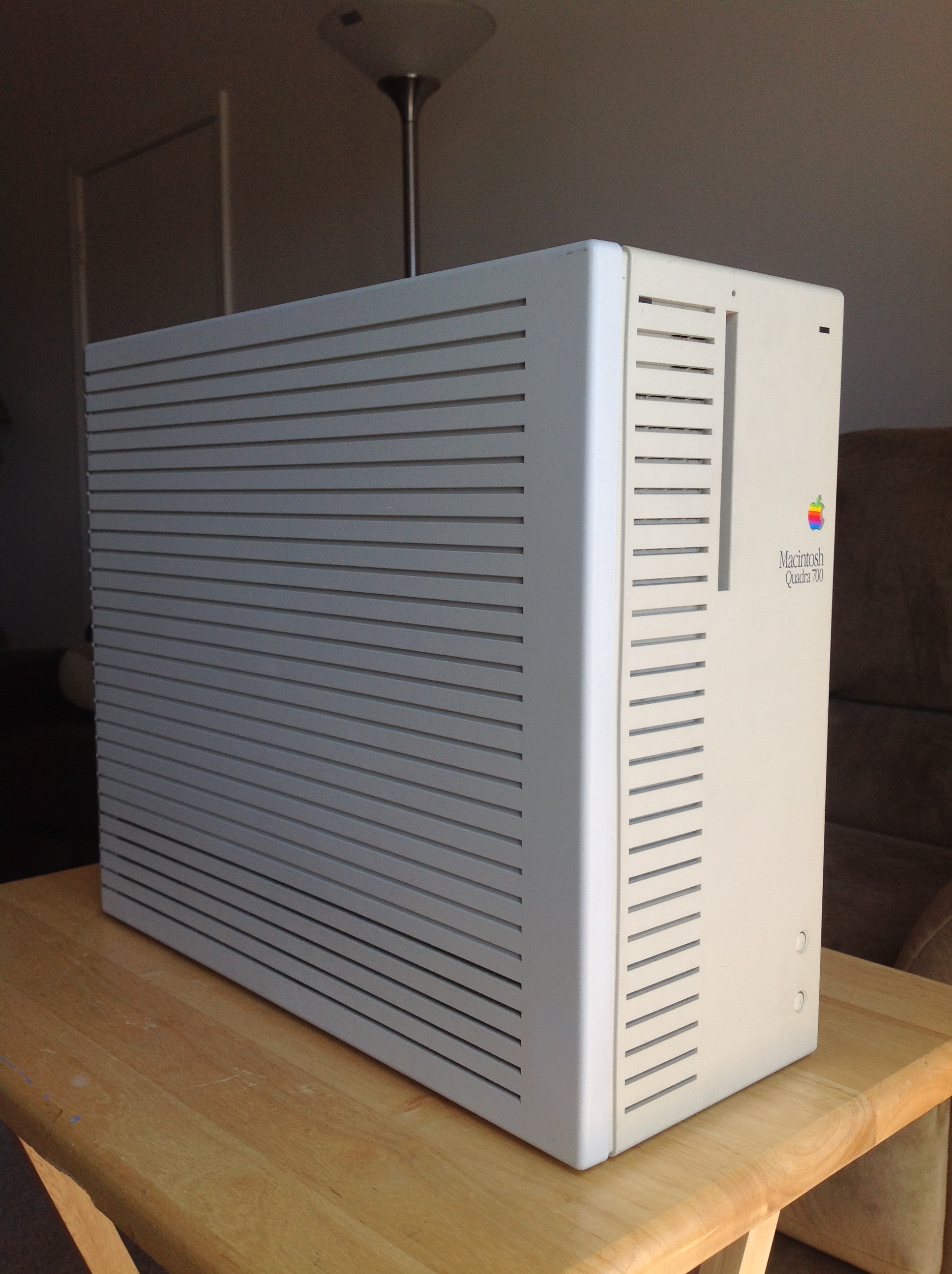 Apple Macintosh Quadra 700 and AppleColor High-Resolution RGB