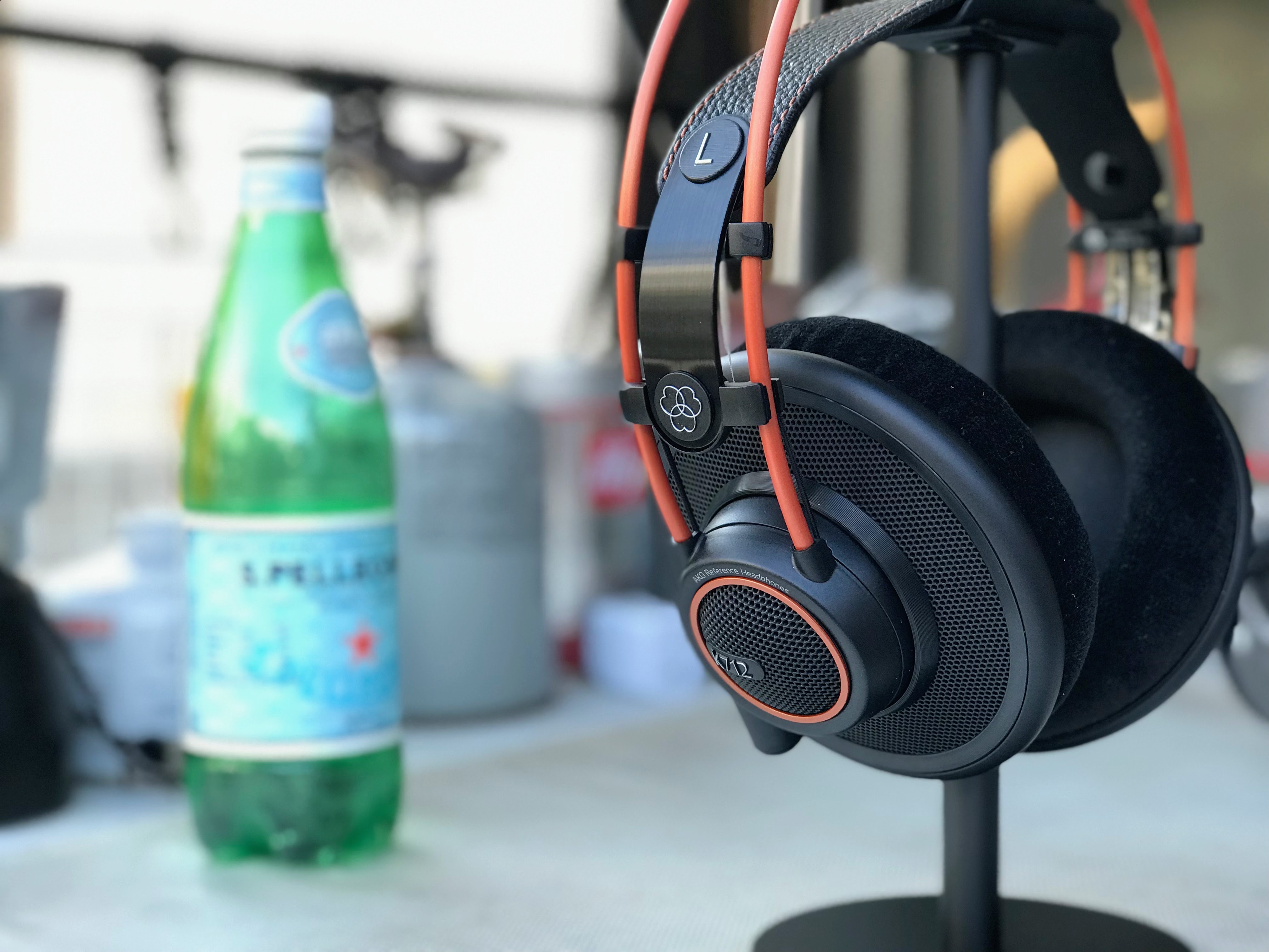 開放型でモニター系ヘッドホンのAKG K712 Proを買ったけど、音が