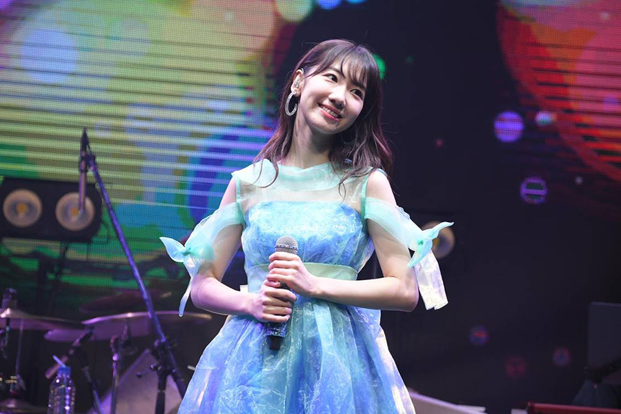 柏木由紀、超ミニスカにファン