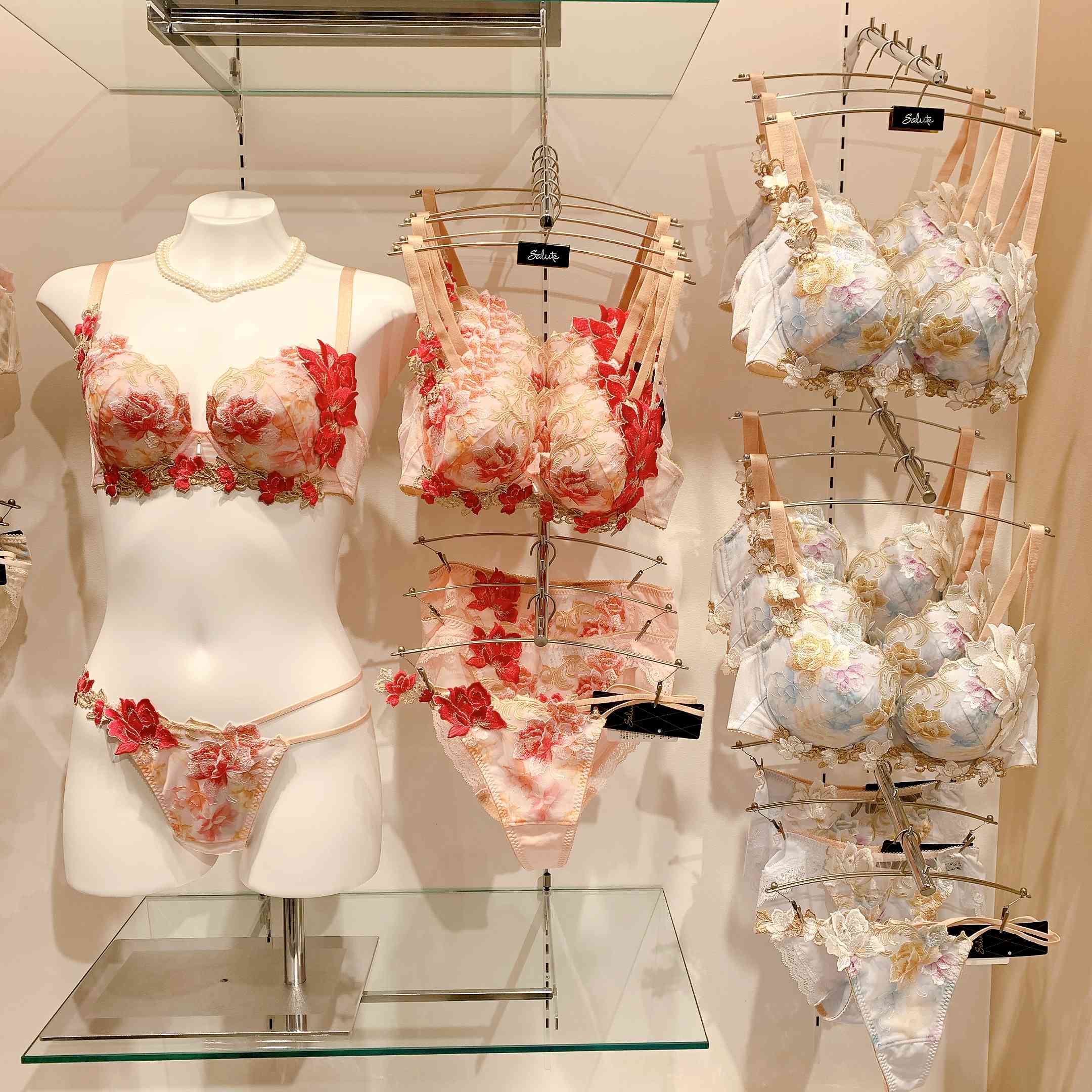 Salute 26グループ | ショップニュース | WACOAL The Store